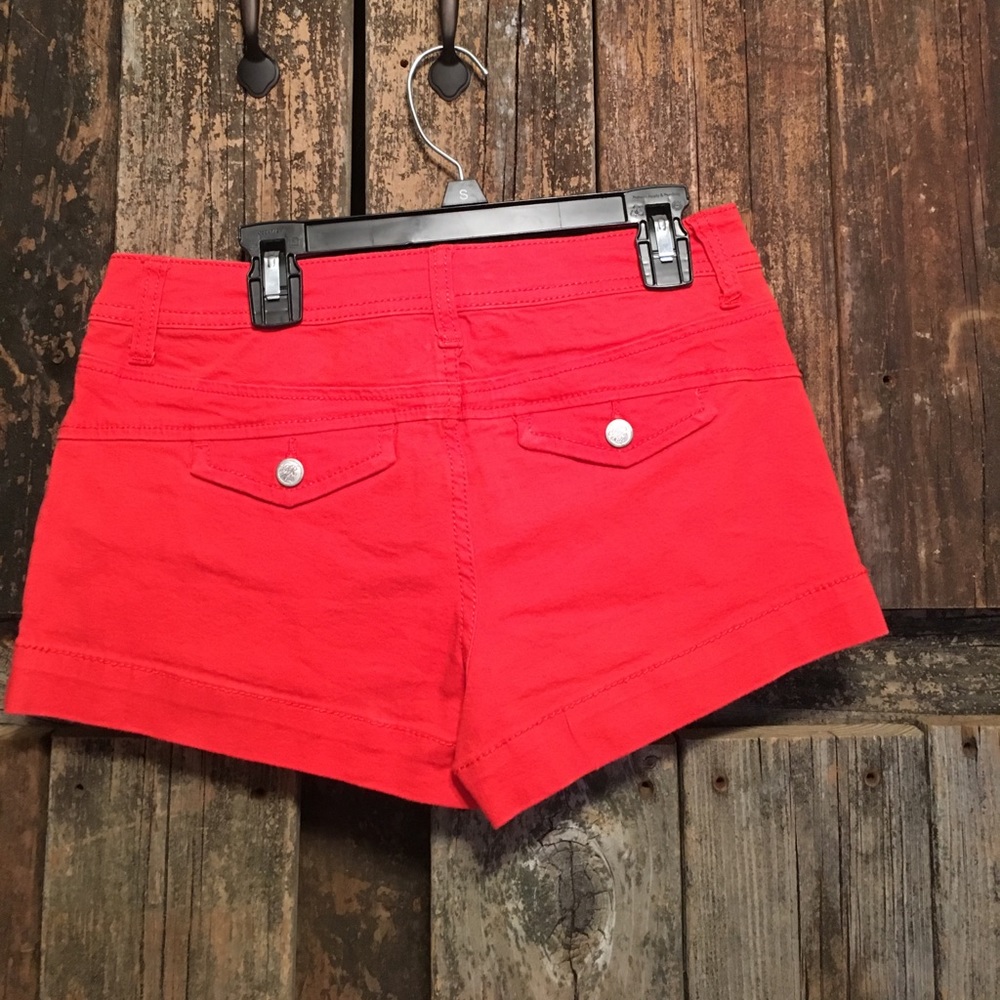 Shorts - Picture 3 of 3